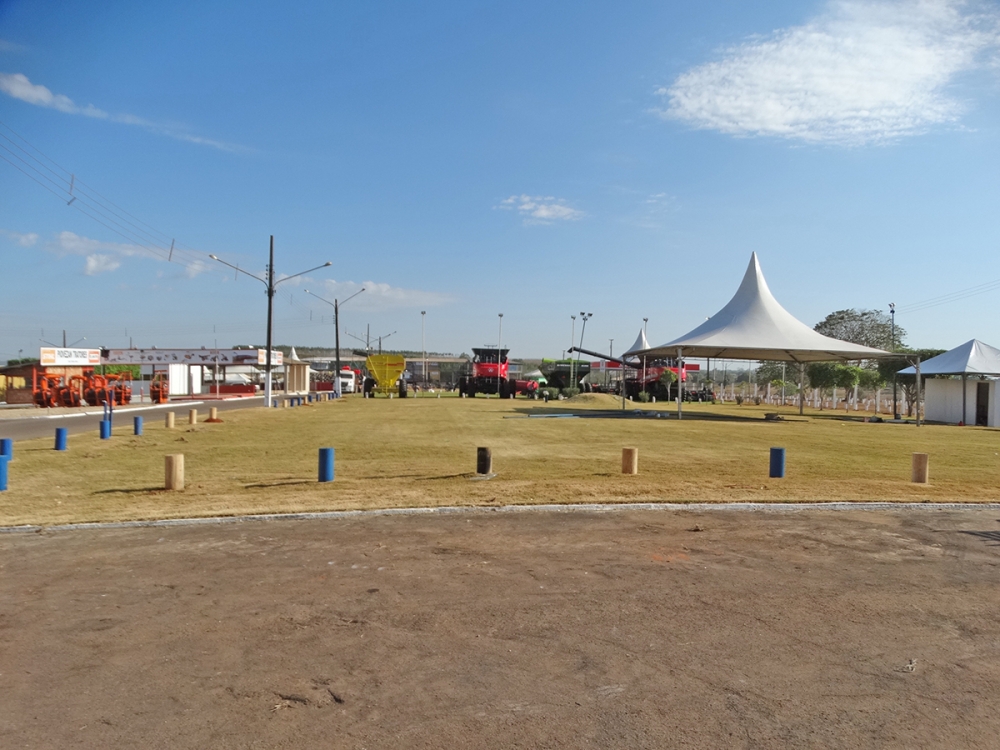 Aos poucos o Parque de Exposies da Acrivale ganha formas de Expovale.