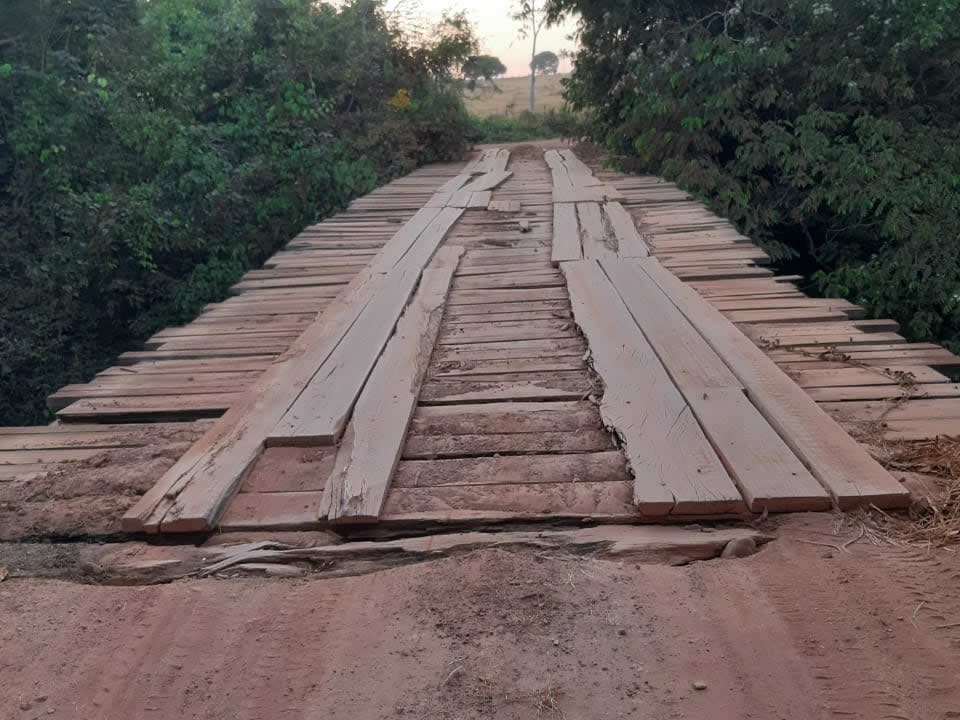 Vereador Hlio Casto pede recuperao da ponte sobre o Rio guas Claras na estrada da Pedreira.