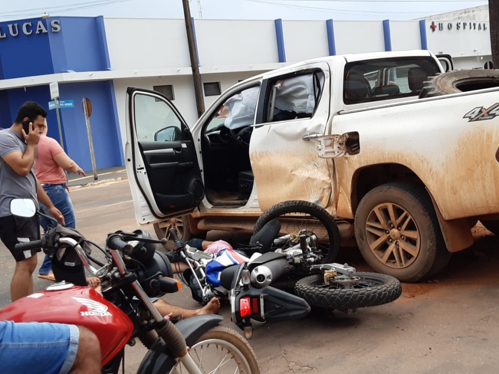 Juara: Grave acidente na Avenida Rio Arinos deixa dois adolescentes feridos usando uma moto furtada.