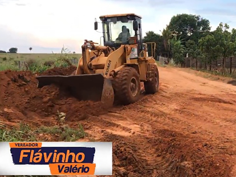 Vereador Flavinho cobra cascalhamento em atoleiros do Assentamento gua Boa.