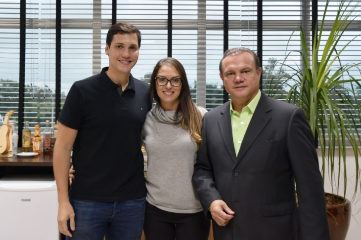 Senador Wellington Fagundes e deputada Janaina Riva confirmam presena no aniversrio de Juara