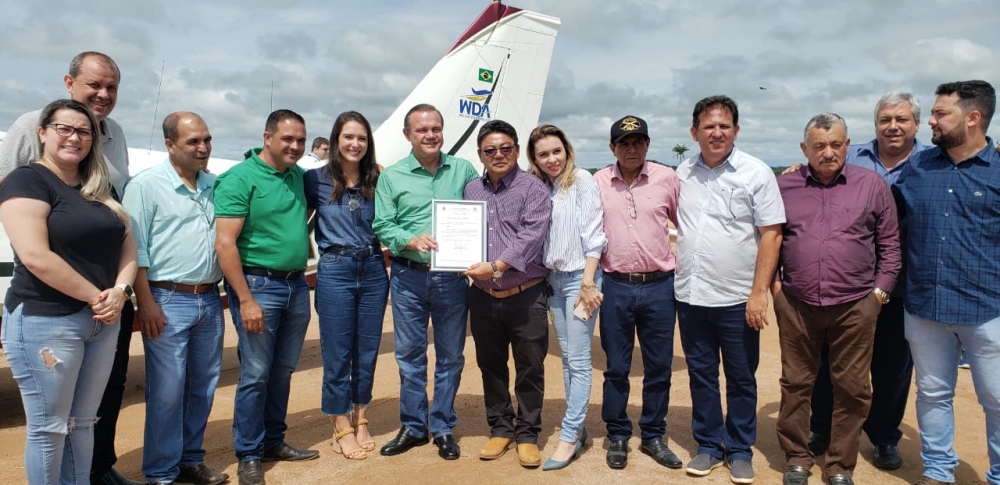 Prefeito entrega e lana obras no aniversrio de Colder com a presena do senador Wellington e deputada Janaina