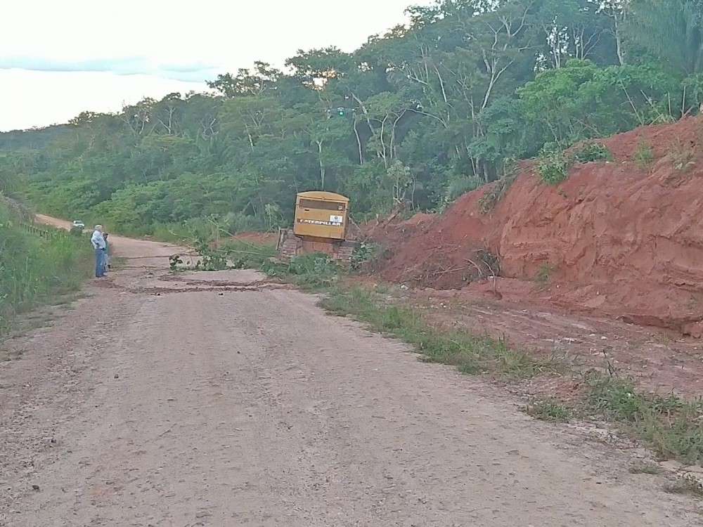 Parceria entre municpio e produtores possibilita a reabertura de um trecho da MT 160