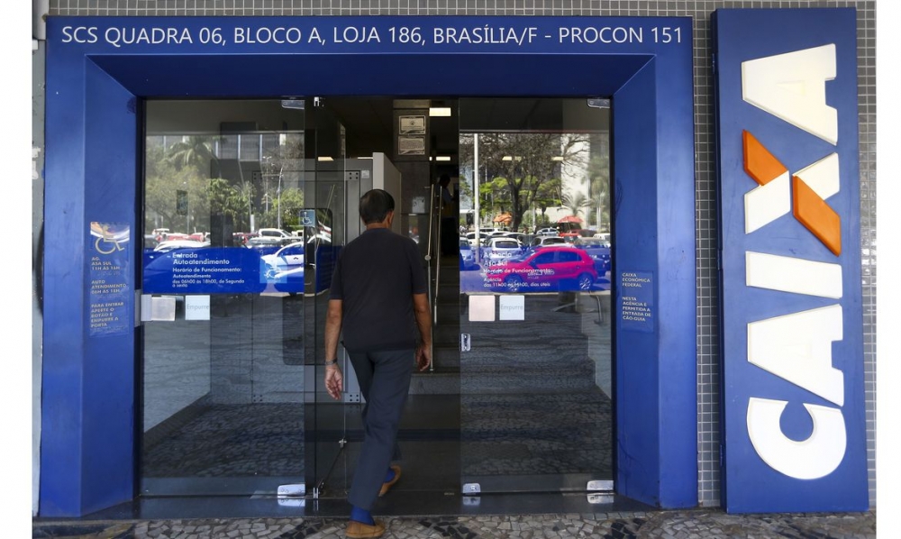 Agncias da Caixa abrem duas horas mais cedo nesta segunda-feira