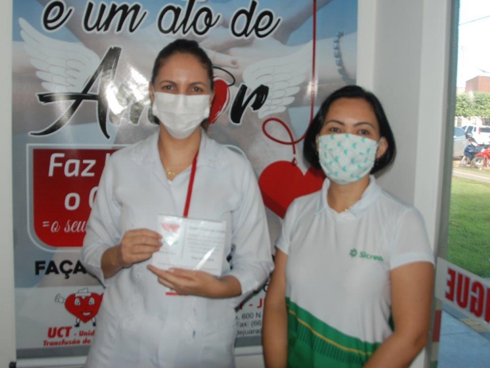 Sicredi Juara doa mscaras para doadores do Banco de Sangue de Juara.