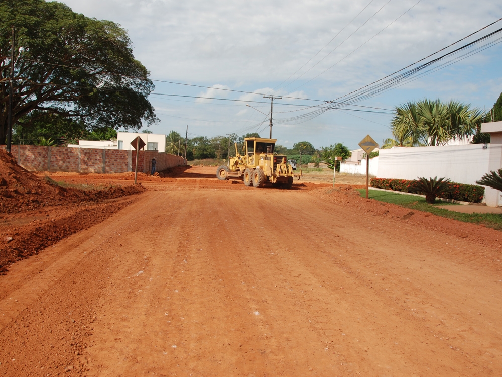 Indito: Moradores do Jardim Itlia fazem parceria com o municpio e bancam pavimentao asfltica no bairro.