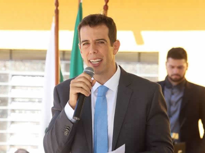 Renato Feder pode ser confirmado ainda nesta sexta como novo ministro da Educao