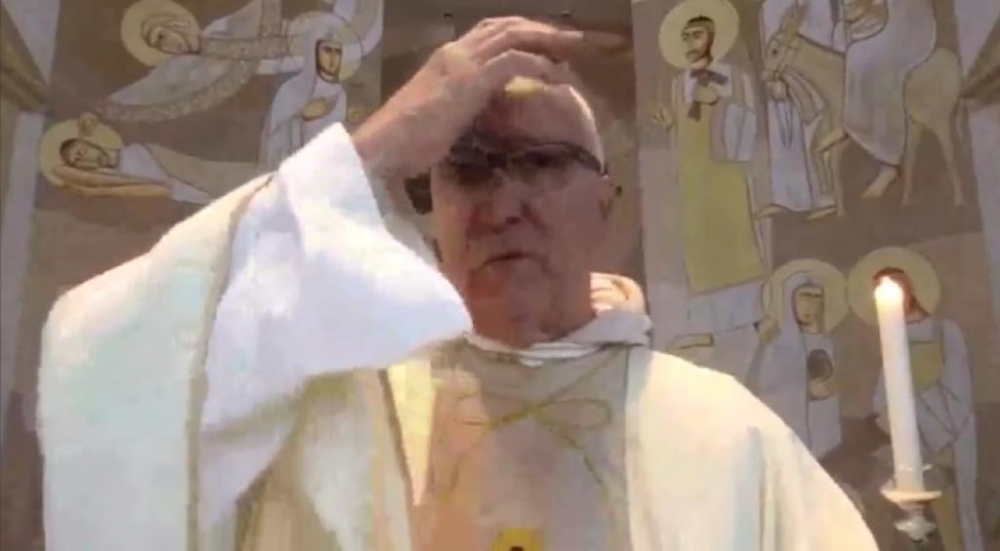 Assalto durante a missa na igreja do Fio, em So Leopoldo,  transmitido ao vivo: VEJA O VDEO