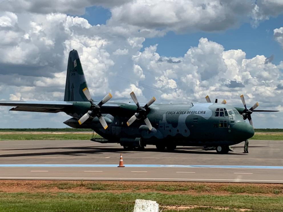 Juara ir receber cilindros de oxignio trazidos para Sino em avies da FAB 