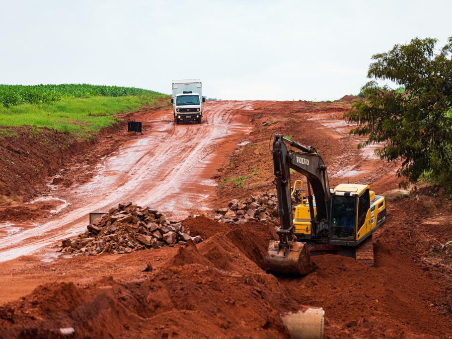 Governo inicia fase de terraplanagem na MT-220 em Porto dos Gachos