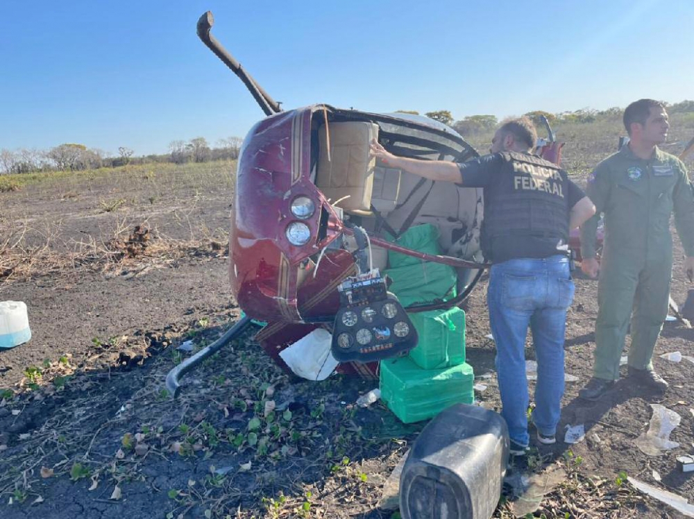 Aeronave  apreendida com quase 300 kg de cocana durante operao em Pocon