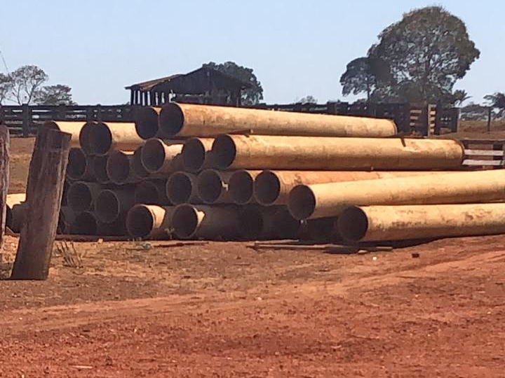 Comeam os preparativos para a construo da ponte de concreto sobre o Rio dos Peixes, na estrada Juara Paranorte.