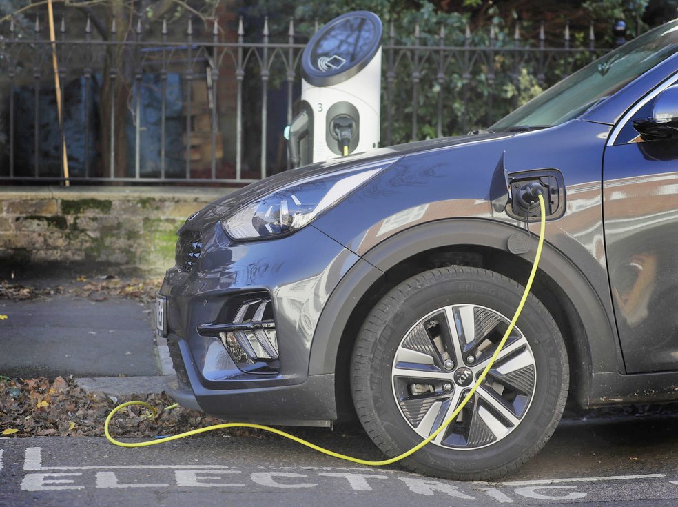 Postos de abastecimento de carros eltricos so instalados na BR-163 em MT 