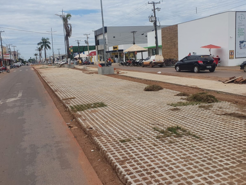 Alegando falta de pagamento da prefeitura de Juara empresa paralisa obra da Avenida Rio Arinos