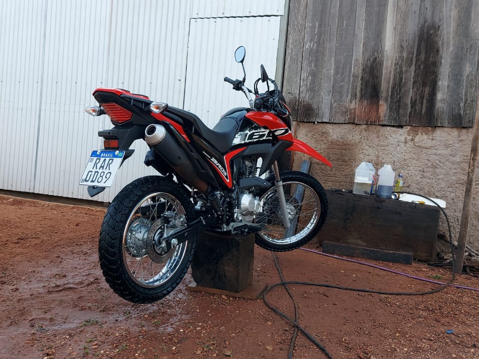 Moto furtada em fazenda da Baiana  encontrada jogada na entrada da propriedade.