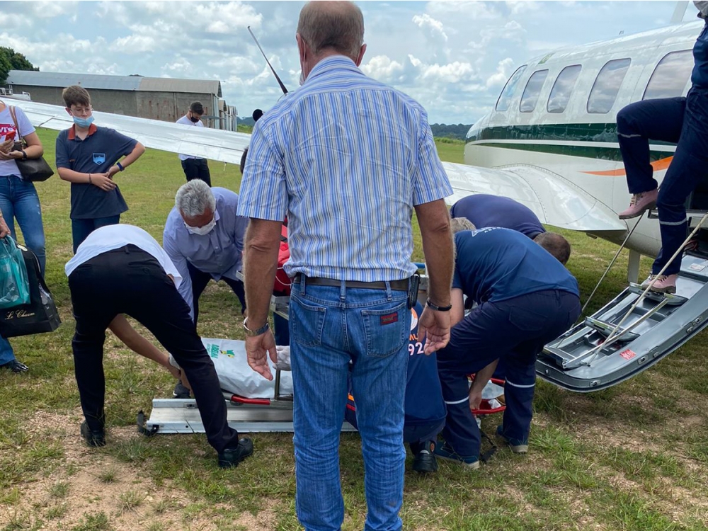 Jovem de 15 anos sofre queda de moto no interior da fazenda e  levado para Cuiab em UTI area.