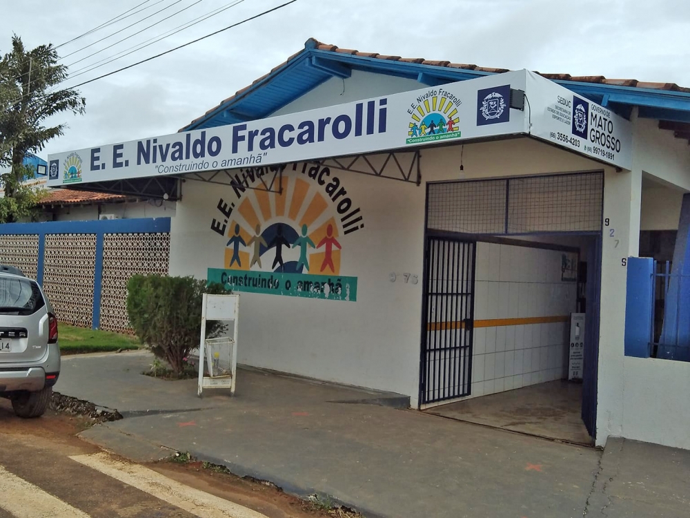 Boatos sobre possvel massacre na Escola Nivaldo Fracarolii causa pnico entre pais e alunos.