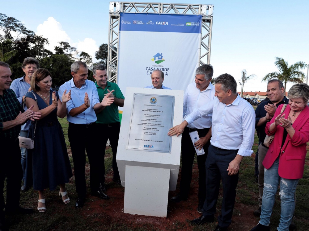 Governo assina convnio e entrega 350 casas em Lucas do Rio Verde: 