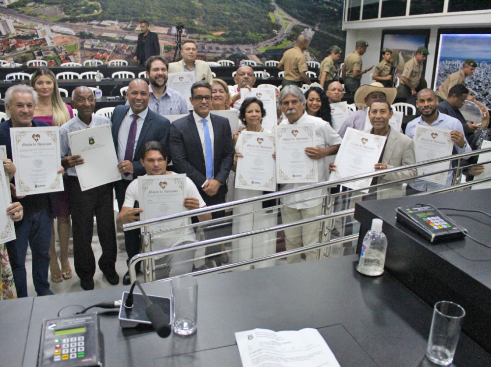 Vereadores Juca do Guaran e Rodrigo Arruda entregam honrarias a personalidades cuiabanas 