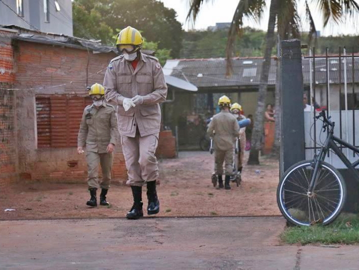 Seis pessoas so esfaqueadas em residncia no bairro Jardim I em Nova Mutum/MT