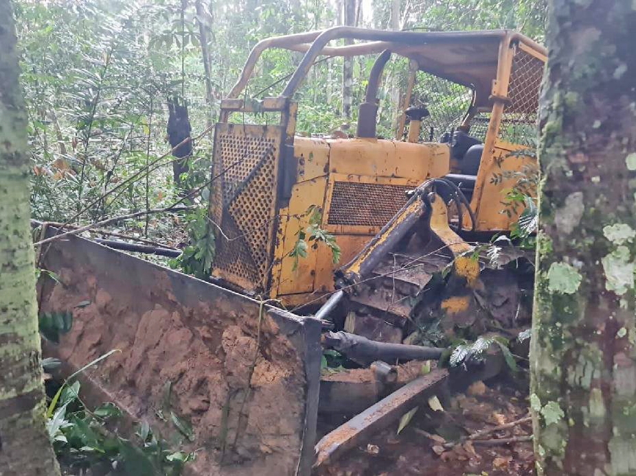 Batalho Ambiental de Mato Grosso apreende dois tratores e prende homem por desmatamento ilegal 