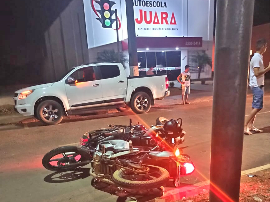 Acidente entre motos na noite de sbado em Juara. Uma condutora foi para o HM e o outro condutor fugiu.