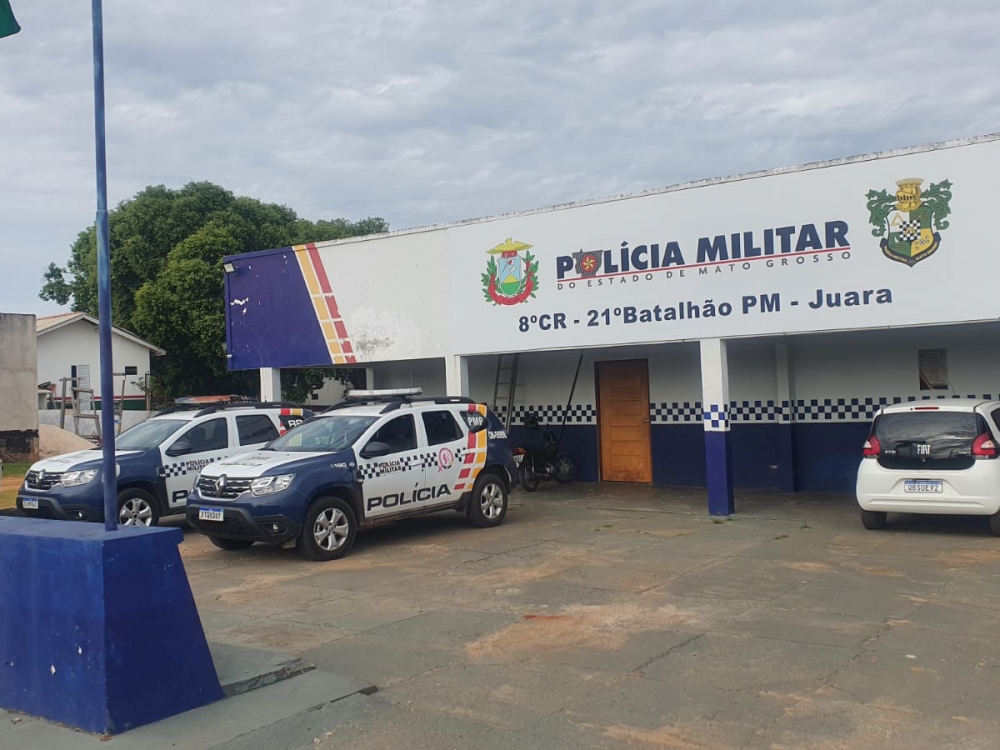 Homem denuncia para a Polcia Militar que vizinho o ameaou com uma faca.