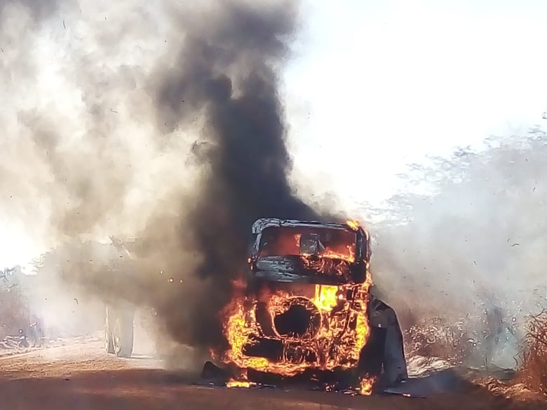 nibus da viao Xavantes pega fogo e quase causa uma traggia na Br 158