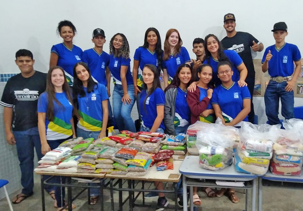 Escola Nivaldo Fracarolli realiza a III Olimpada Esportiva e arrecada alimentos para famlias carentes.