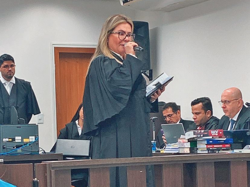 Jri dos acusados de mandar matar ex-prefeito de Conliza, Evandir Mendes, deve acabar hoje.