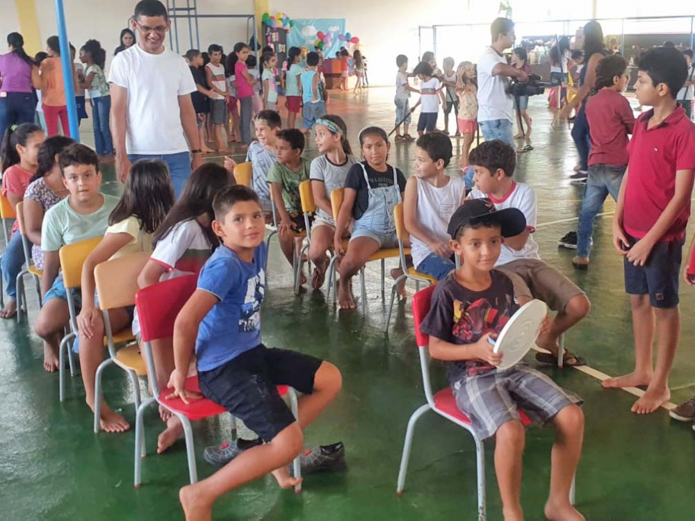 Escola Costa e Silva realiza Primeira Feira de Brinquedos e Brincadeira.