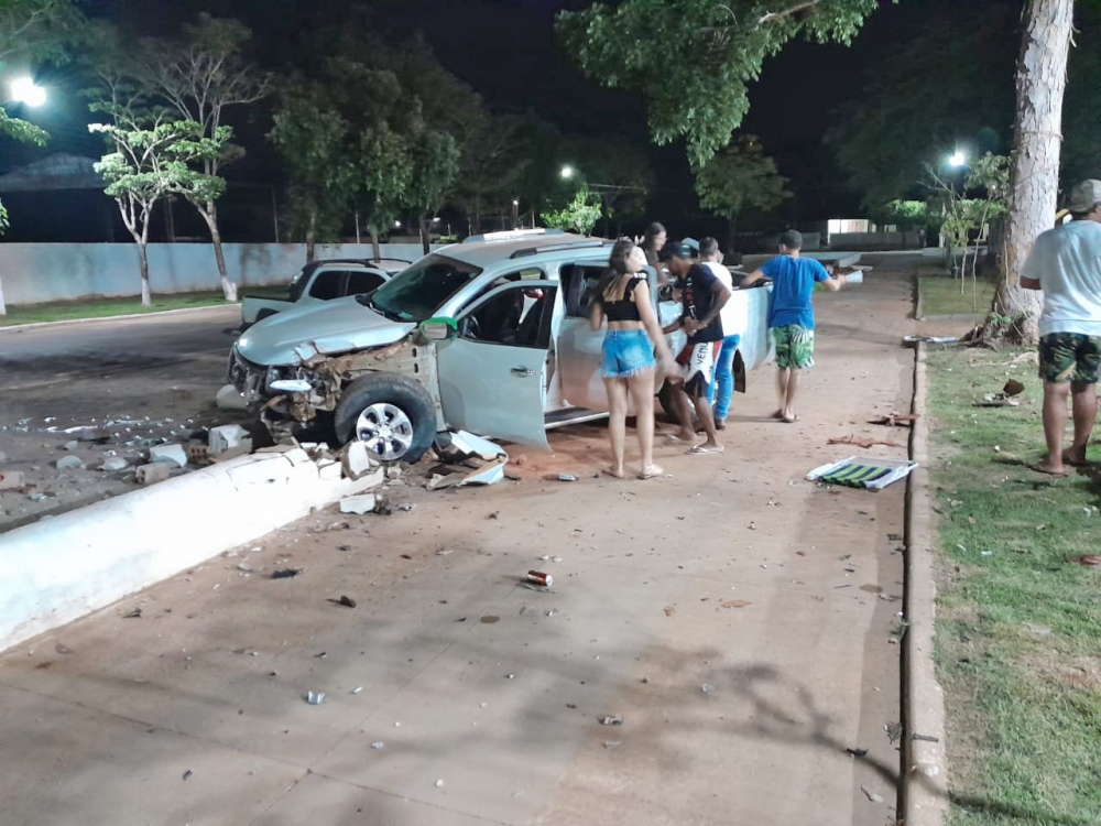 Jovem de Porto dos Gachos escapa de ser atropelado por carro dirigido por menor de idade,