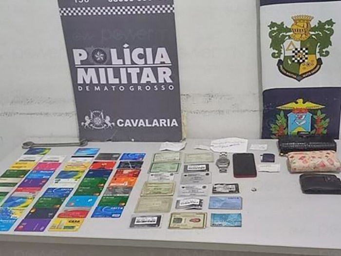 Mulher presa pela PM tenta se mutilar durante confeco do BO e  impedida por Militares em Nova Mutum/MT