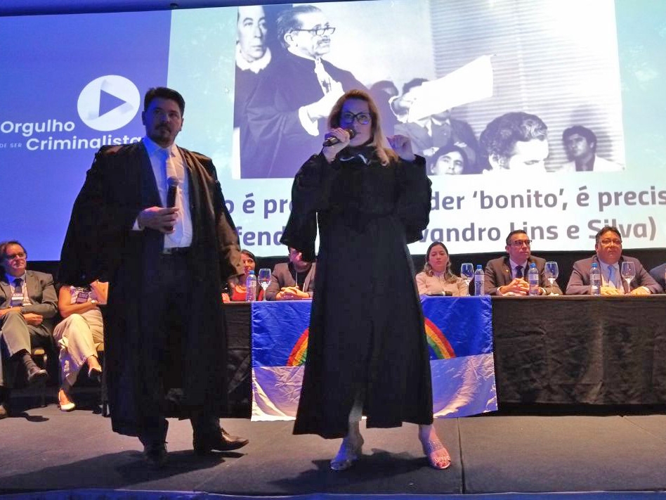 Casal de advogados criminalistas de Juara ministra palestra em evento nacional realizado em Recife-PE.