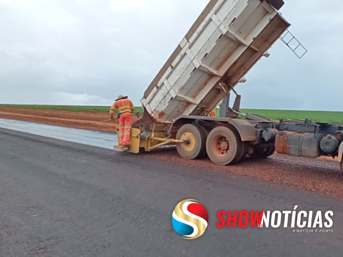 Asfalto na MT 220 entre Porto dos Gachos e Juara est em ritmo acelerado.