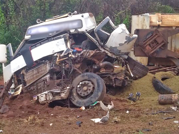 Acidente grave entre carretas deixa duas pessoas feridas na BR-163 entre Sinop-Itaba