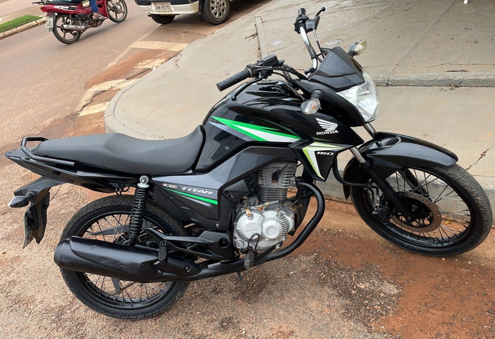 Trabalhador tem moto e capacete furtados no Bairro da Creche em Juara.