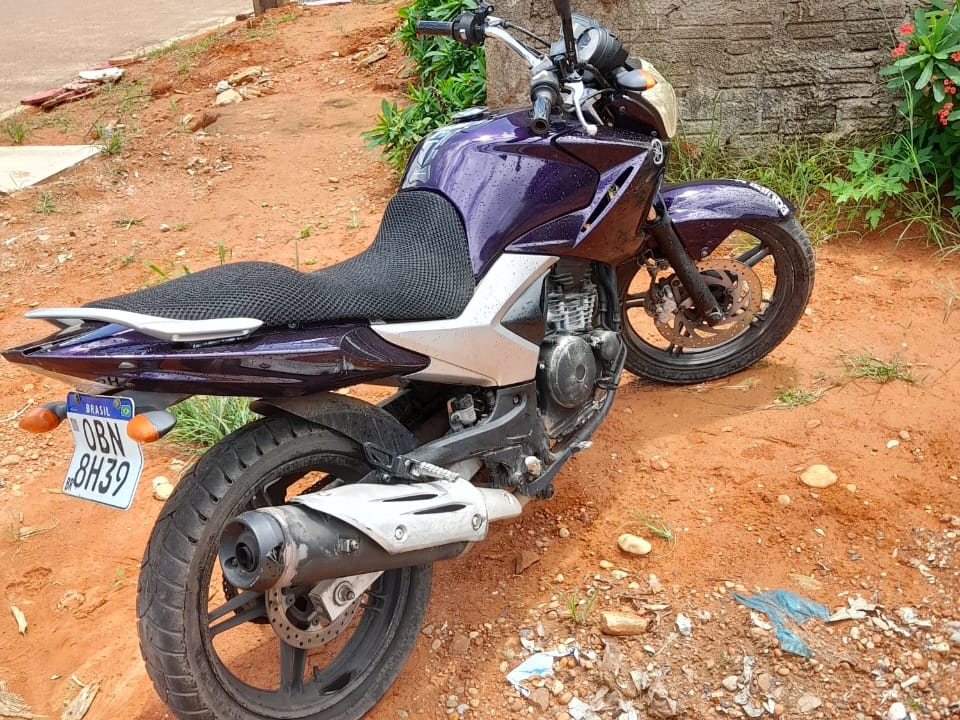 Homem tem fratura exposta em acidente entre duas motos no Bairro Porto Seguro em Juara.