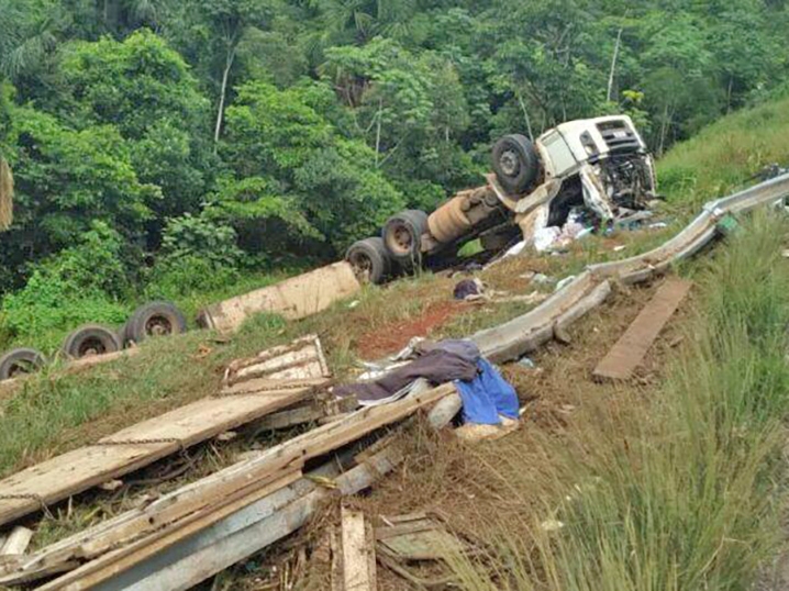 Casal do Rio Grande do Sul morre e criana de 10 anos fica em estado grave aps acidente na BR-163