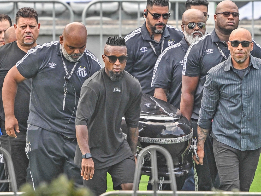 Corpo de Edson Arantes do Nascimento  sepultado em Santos