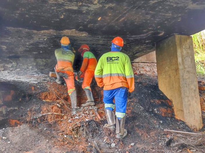 Concessionria Rota Oeste faz reparo na Ponte do Rio Verde na Br 163, trnsito continua com restrio