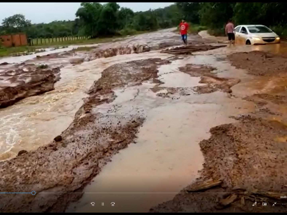 Chuva traz atoleiros e alagamentos em Mato Grosso. Energisa faz mutiro em regies mais impactadas  