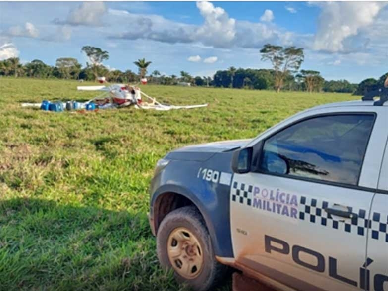 Trs homens foram presos e polcia constata que avio teve pintura e prefixo adulterados