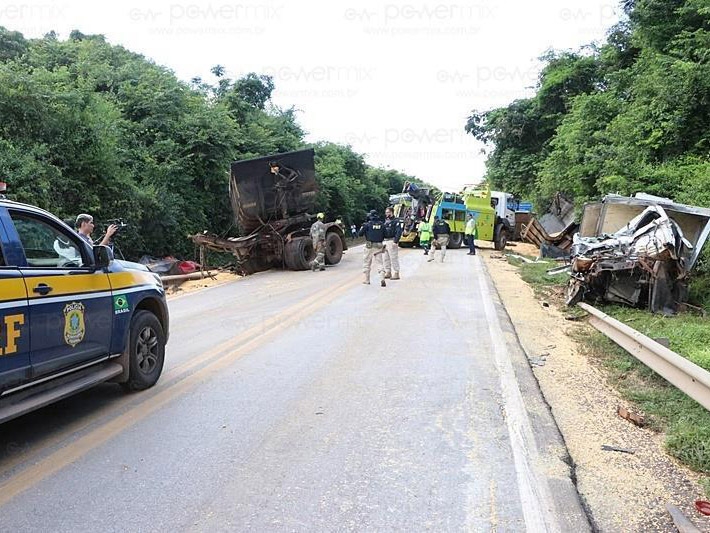 Coliso entre trs veculos deixa uma pessoa ferida na BR-163 divisa de Nova Mutum com Diamantino/MT