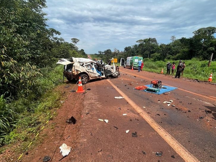 Grave acidente na MT-220 perto de Americana do Norte deixa mulher grvida morta e 6 feridos 