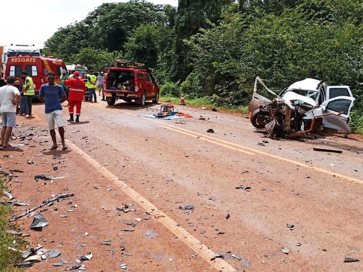 Morre 2 vtima do acidente entre caminhonete e carro na MT-220; cinco feridos socorridos em Sinop