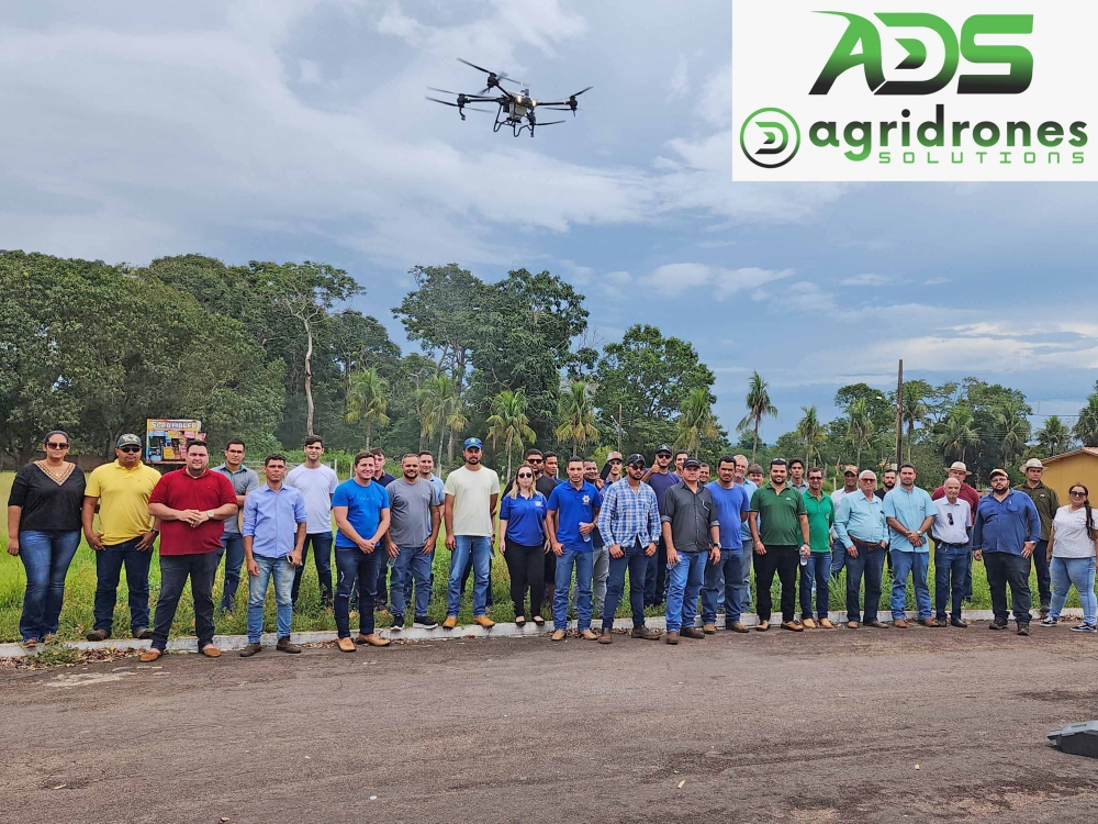 Produtores gostaram da apresentao do drone para pulverizao agrcola da empresa ADS Agridrones.