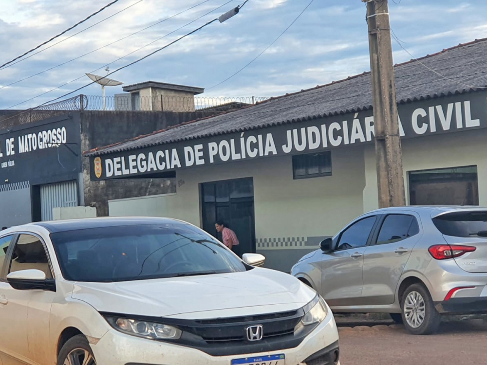  Polcia Civil prende dois elementos tornozelados, que vinham jogando drogas e celulares pra dentro do presidio de Juara.