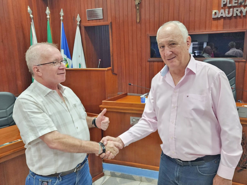 Carlos Sirena retorna ao cargo de prefeito de Juara aps 60 dias de licena