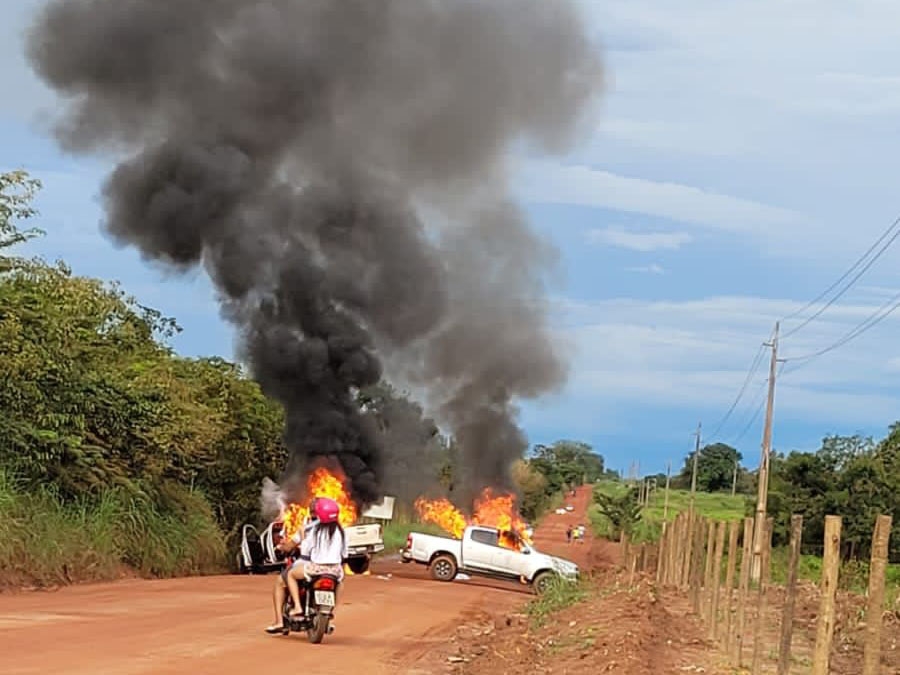 Confresa  alvo de criminosos fortemente armados e diversos veculos foram incendiados